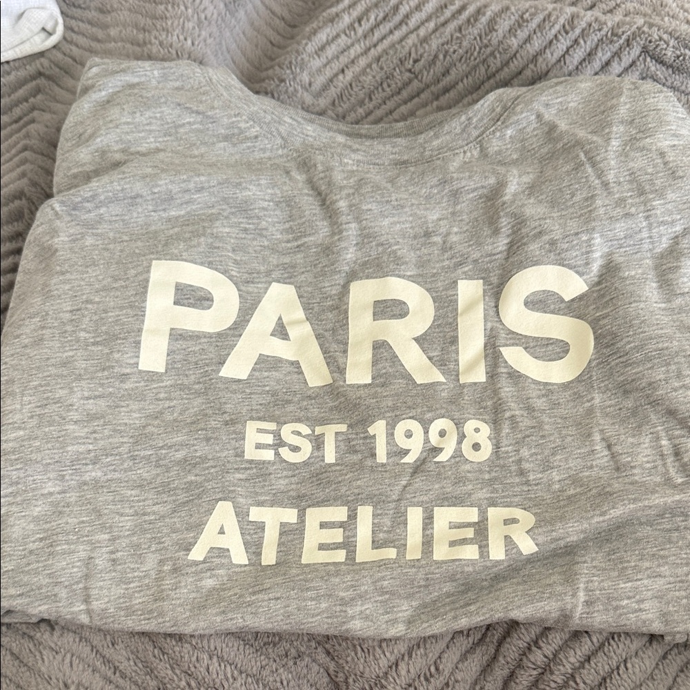 H&M Gray Short Sleeve Tee with Cream Print